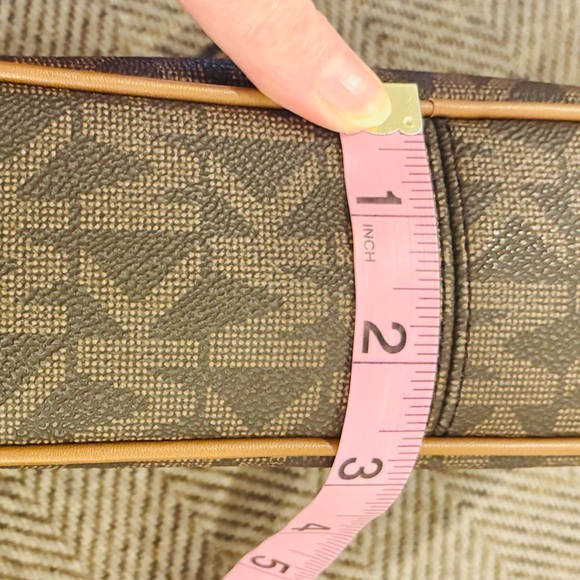 MICHEAL KORS SOLD 🦋 gorgeous shoulder Signature Logo bag NW - Picture 12 of 12